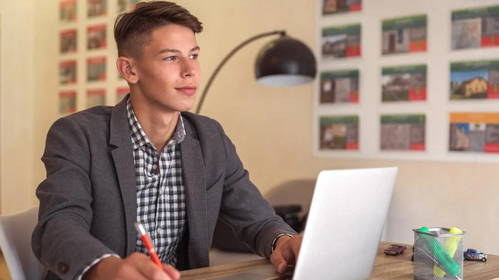 How To Set Up A LLC GmbH gründen: Darauf gilt es zu achten Creare una S.a.g.l.: a cosa prestare attenzione Créer une Sàrl : les points importants
